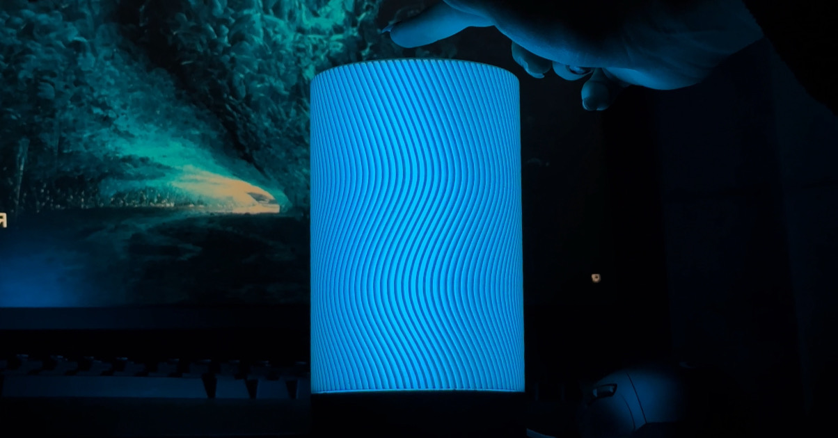 Сенсорне керування лампою Senti дотиком до корпусу